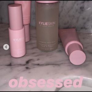 kylieSkin Makeup - Kylie SKIN CARE kylieSkin Makeup - Kylie SKIN CARE